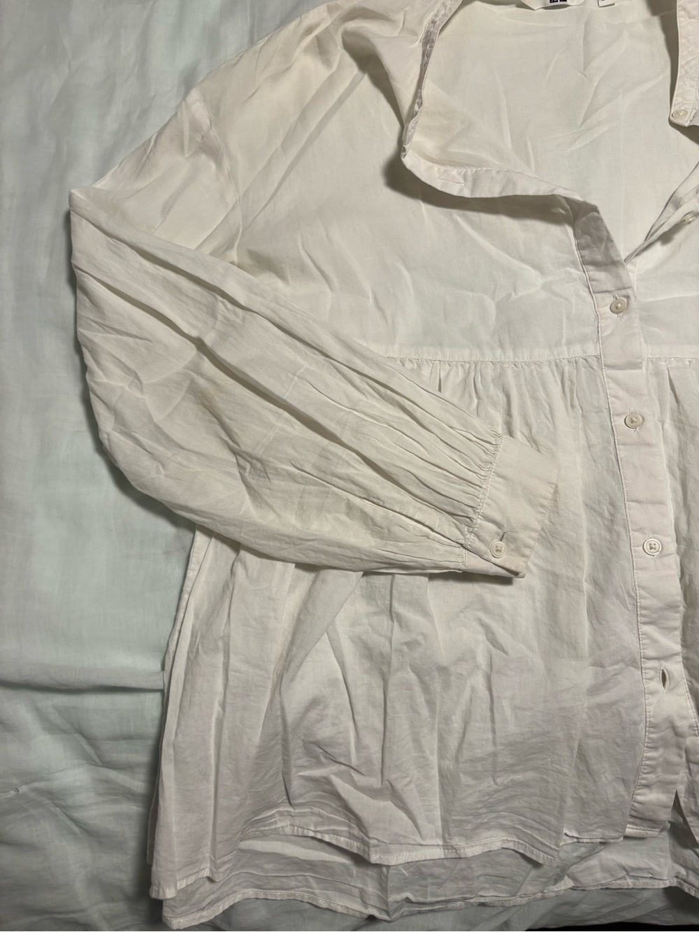 Lightweight UNIQLO White Button-Front Top - Picture 3 of 4